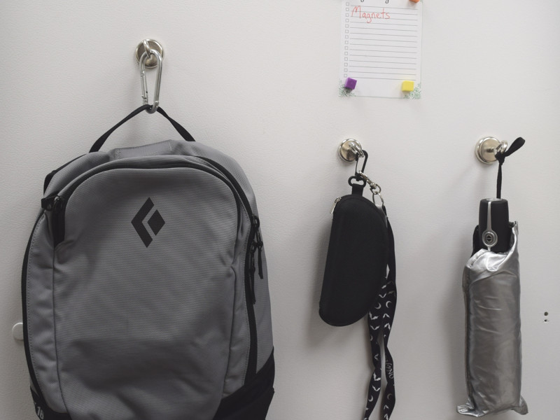 Eye hook magnets hanging lanyard, umbrella, backpack and other items with clip on metal wall