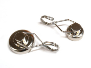 Rotating swivel hook cruise magnets