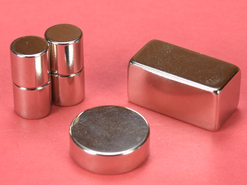 Assortment of high temperature neodymium disc and cylinder magnets