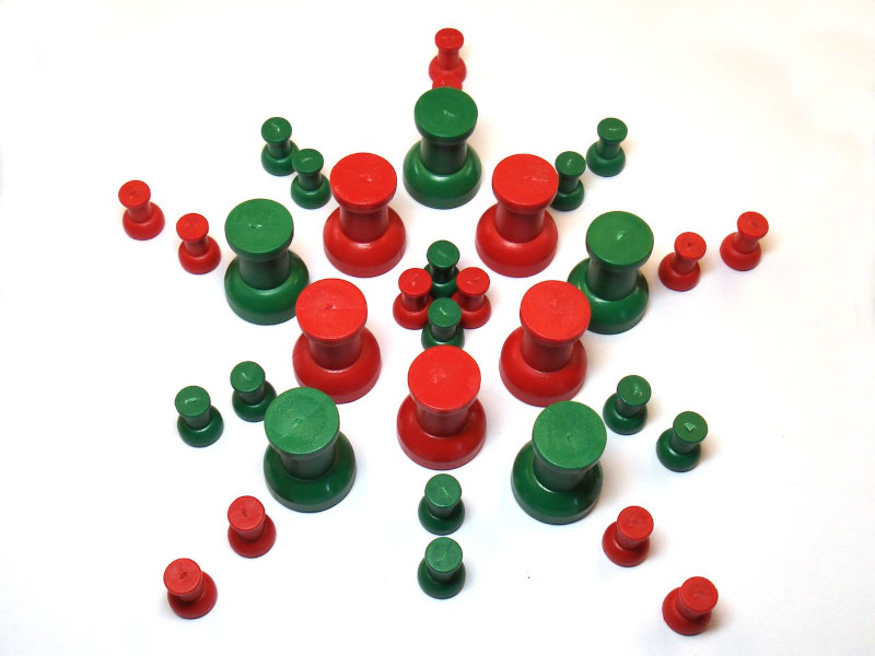 Pack of red and green magnetic thumbtacks for Christmas colors