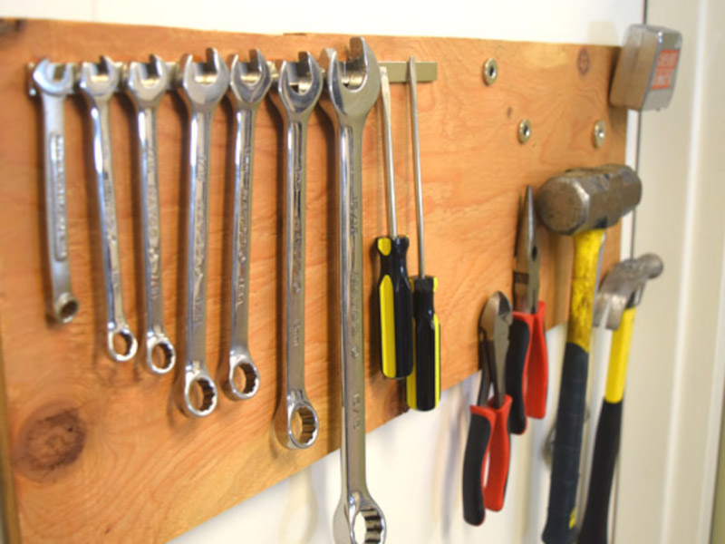 Magnetic tool holder with many tools hanging neatly on wall