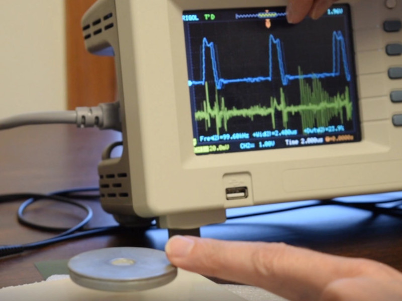 Using oscilloscope to take sensor input and control electromagnet voltage