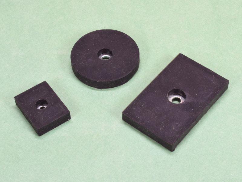 Waterproof rubber coated neodymium mounting magnets