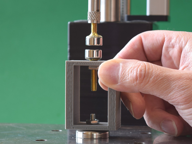 Testing repulsion force case 4 of disc magnets distance shot