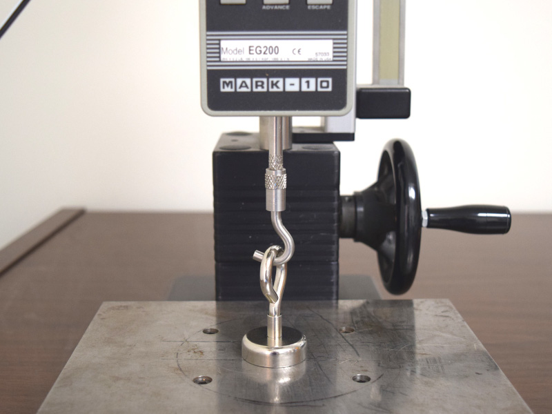 Testing how strong a magnet pull force is with force gauge