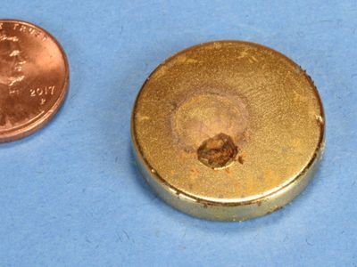 Observing the effects of rust on a magnet exposed to water