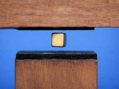 floating magnet in the air