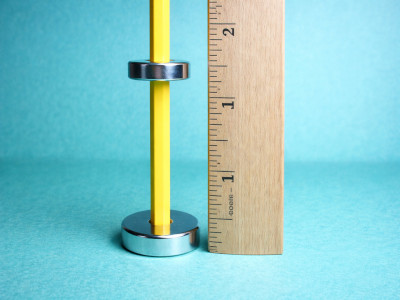 magnetic levitation experiment with pencil