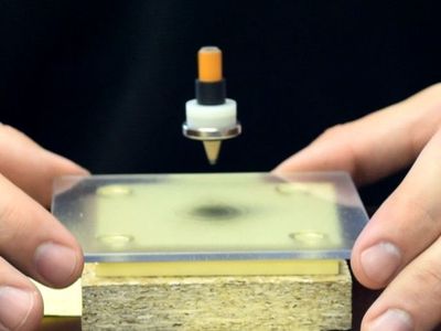 spinning magnetic top