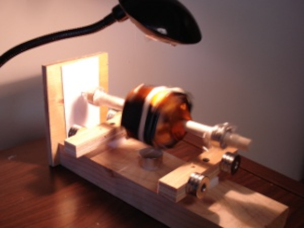 Mendocino motor levitating with a magnet
