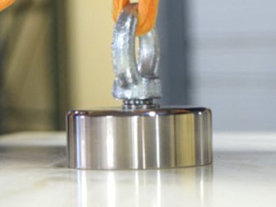 Fishing magnet lifting heavy metal object