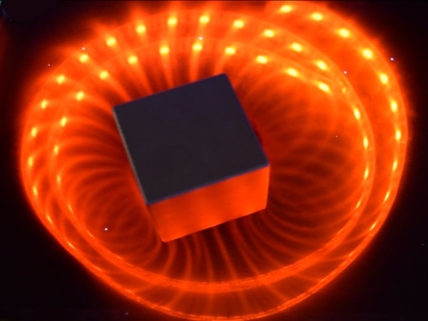 Using light to view the field of a magnet