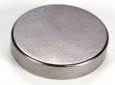 Black nickel plating for neodymium magnets