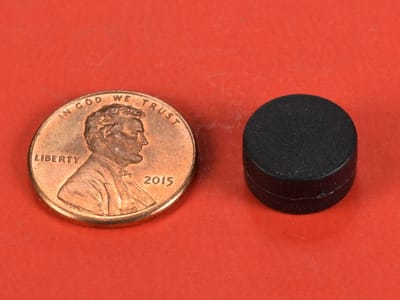 1-2-x-1-4-inch-neodymium-rare-earth-plastic-coated-disc-magnet-n42-pn-d84pc-blk